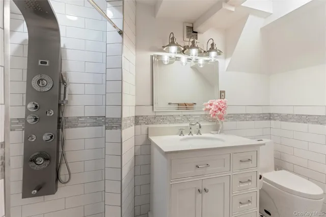 $1,250,000 | 4 Marisa Court, Unit 4A | Throgs Neck