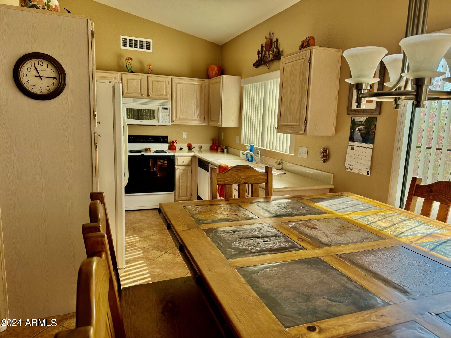 14300 West Bell Road, Unit 240 Surprise, AZ 85374 - Photo 4 of 16 Kitcheen_Dining