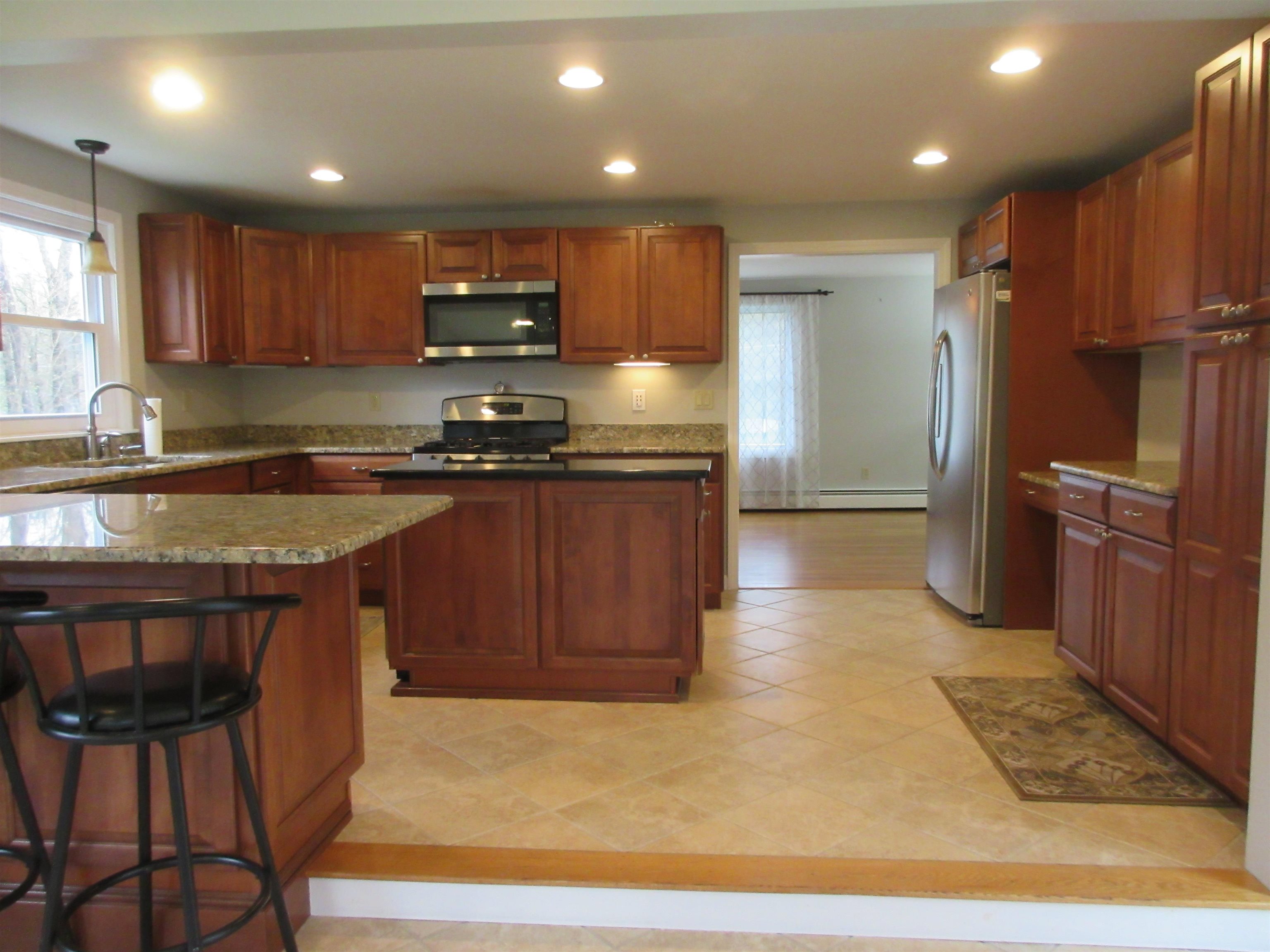 4 Westgate Road Derry, NH 03038 - Photo 15 of 32