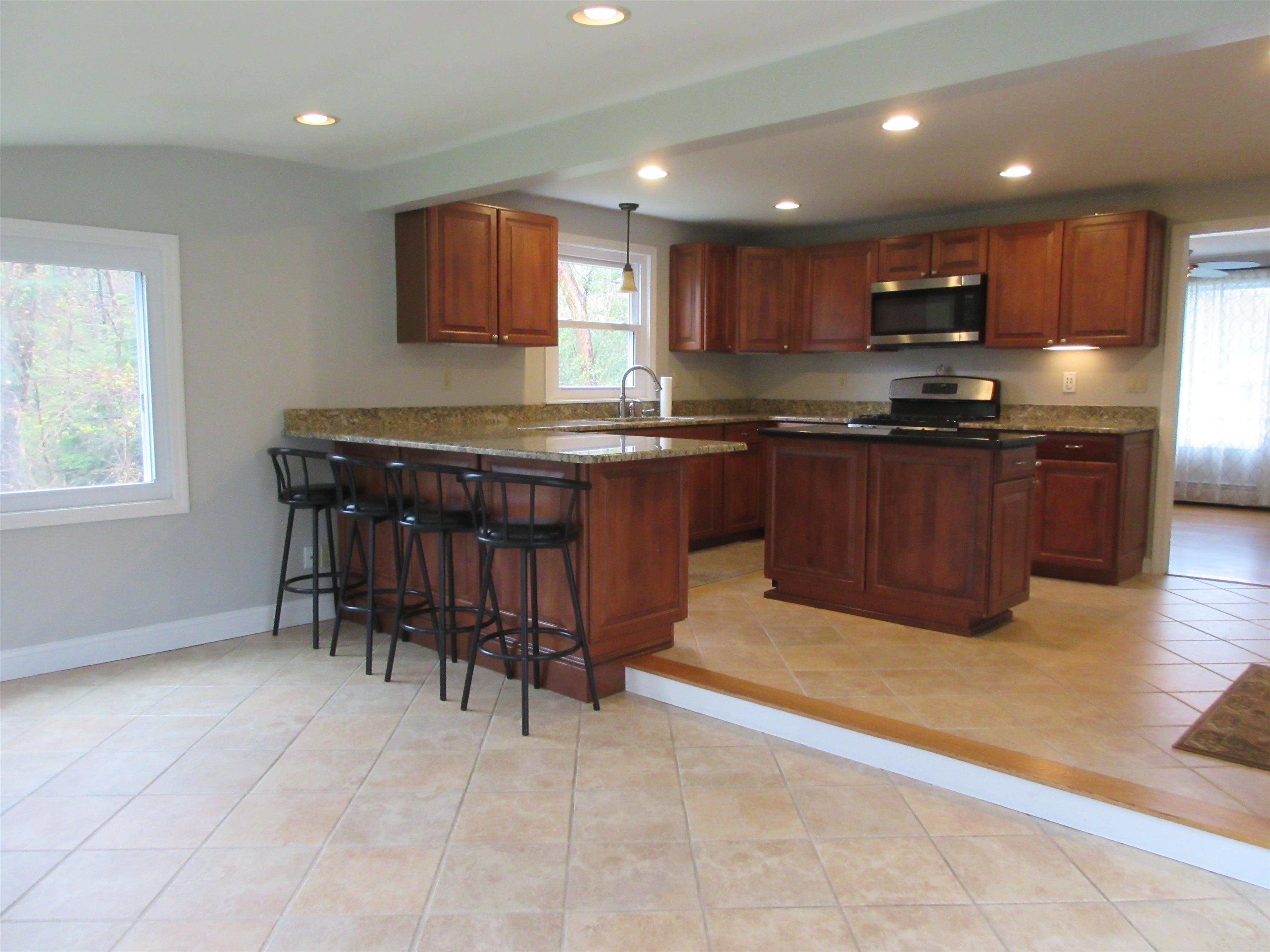 4 Westgate Road Derry, NH 03038 - Photo 16 of 32