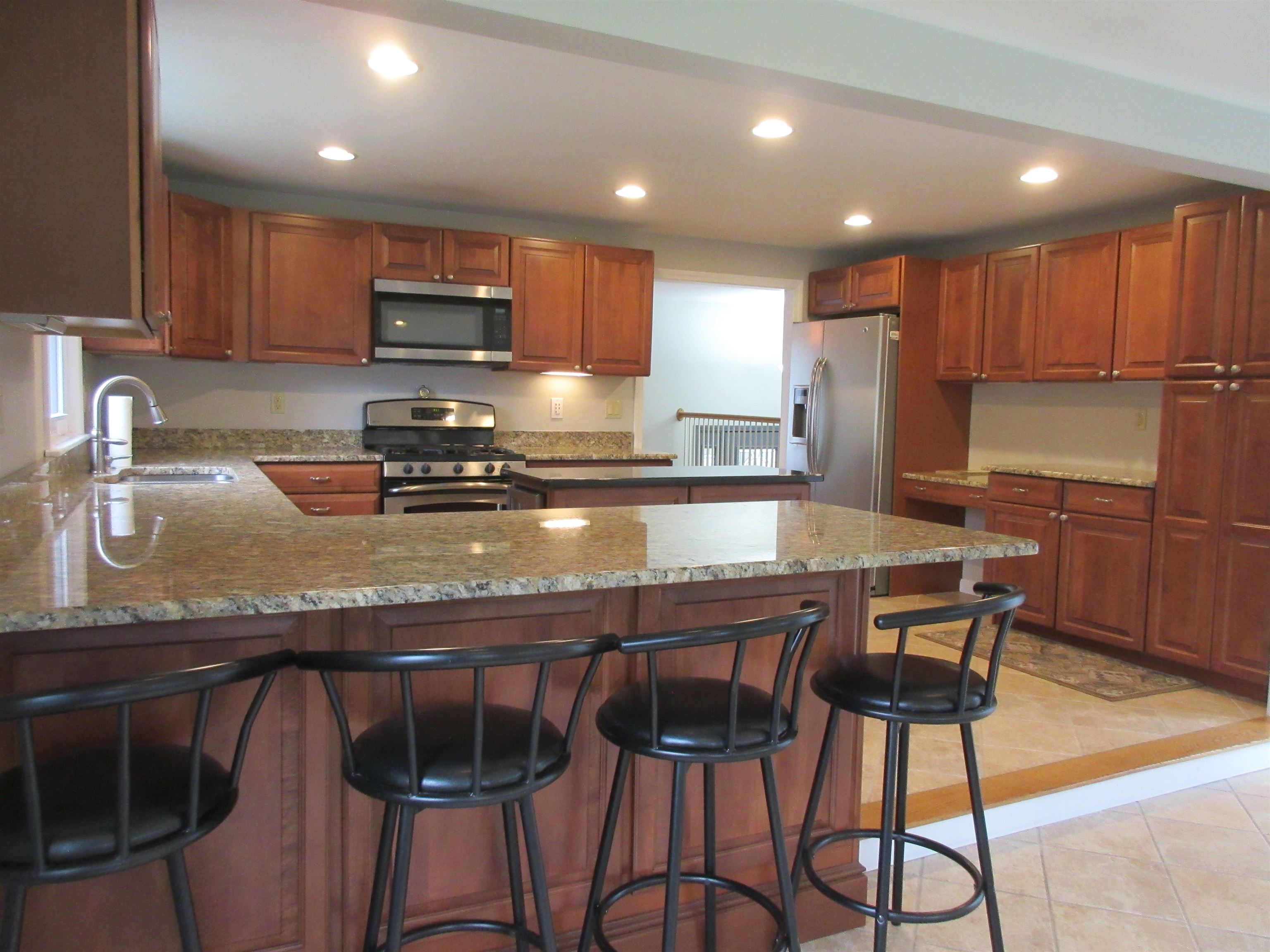 4 Westgate Road Derry, NH 03038 - Photo 18 of 32