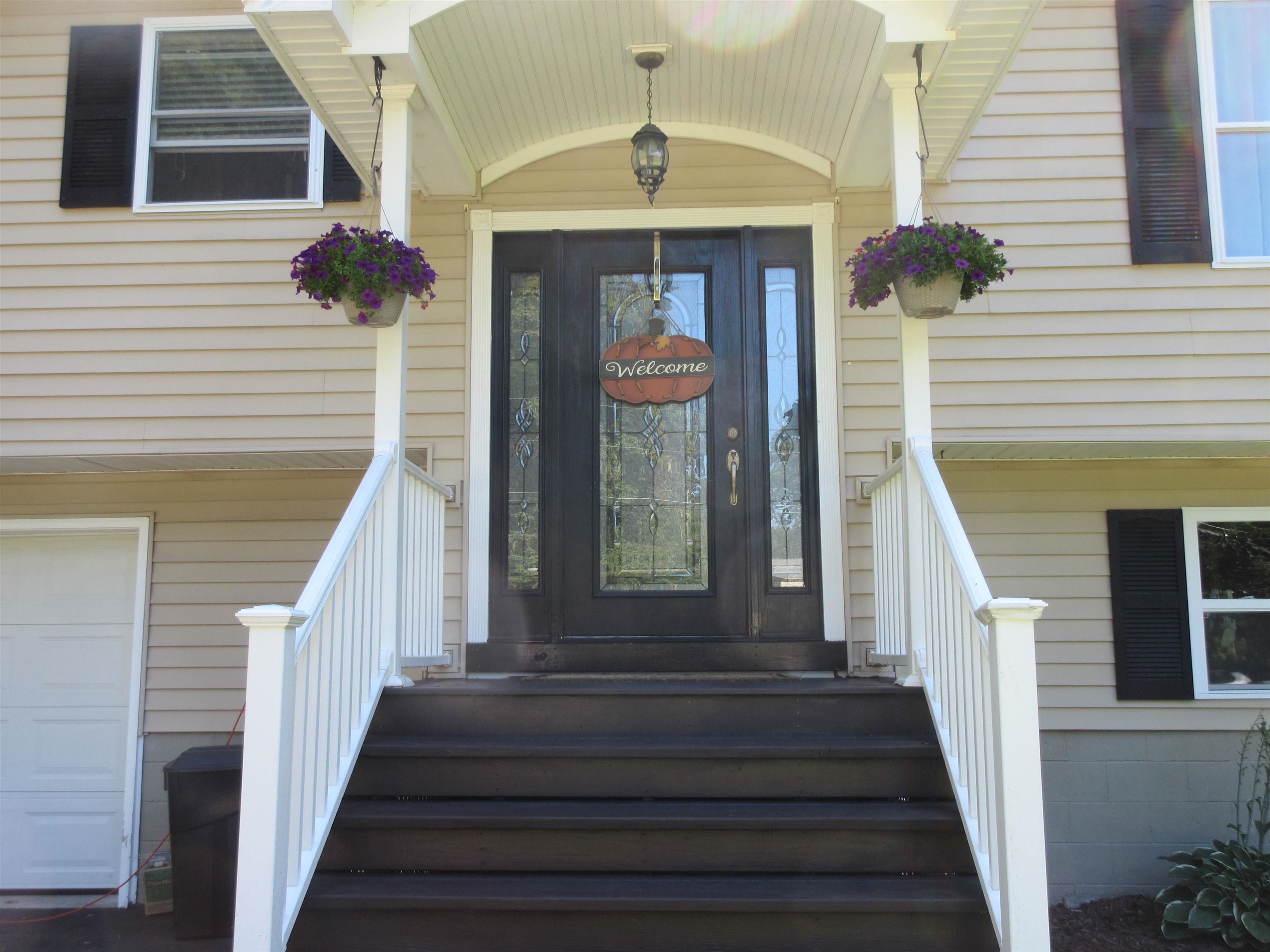 4 Westgate Road Derry, NH 03038 - Photo 2 of 32