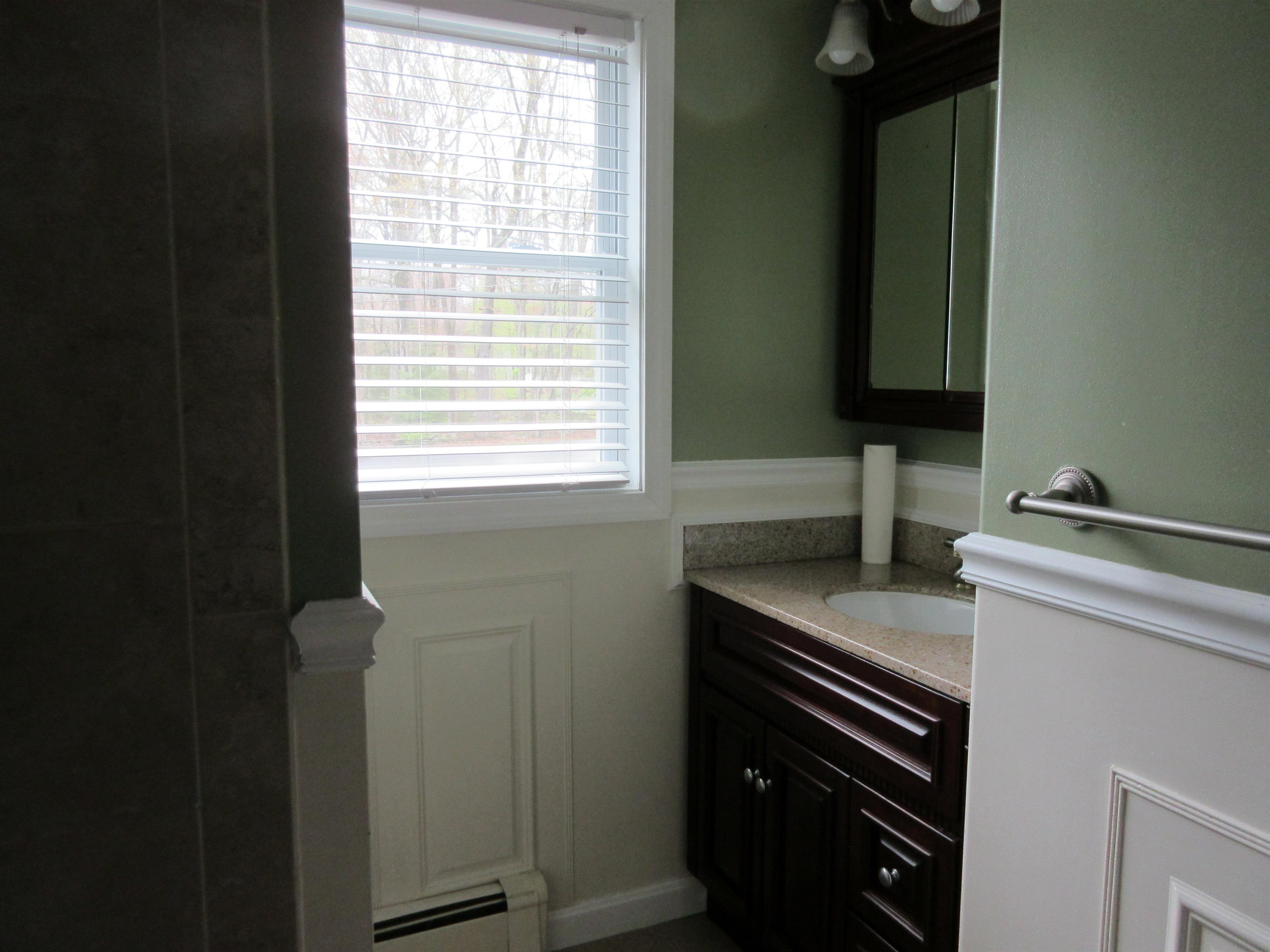 4 Westgate Road Derry, NH 03038 - Photo 22 of 32