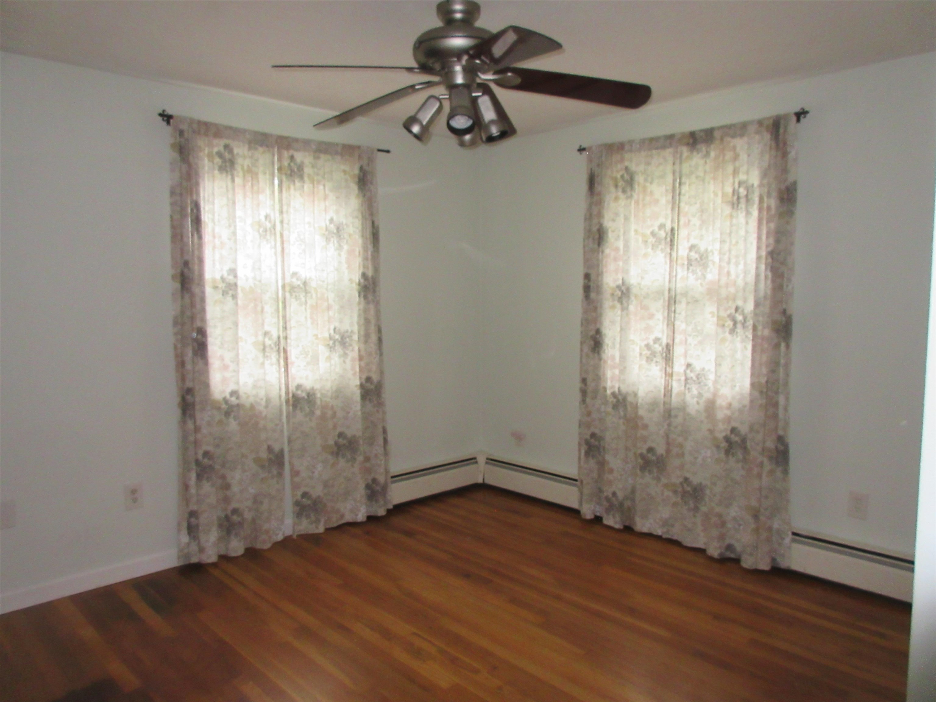 4 Westgate Road Derry, NH 03038 - Photo 23 of 32