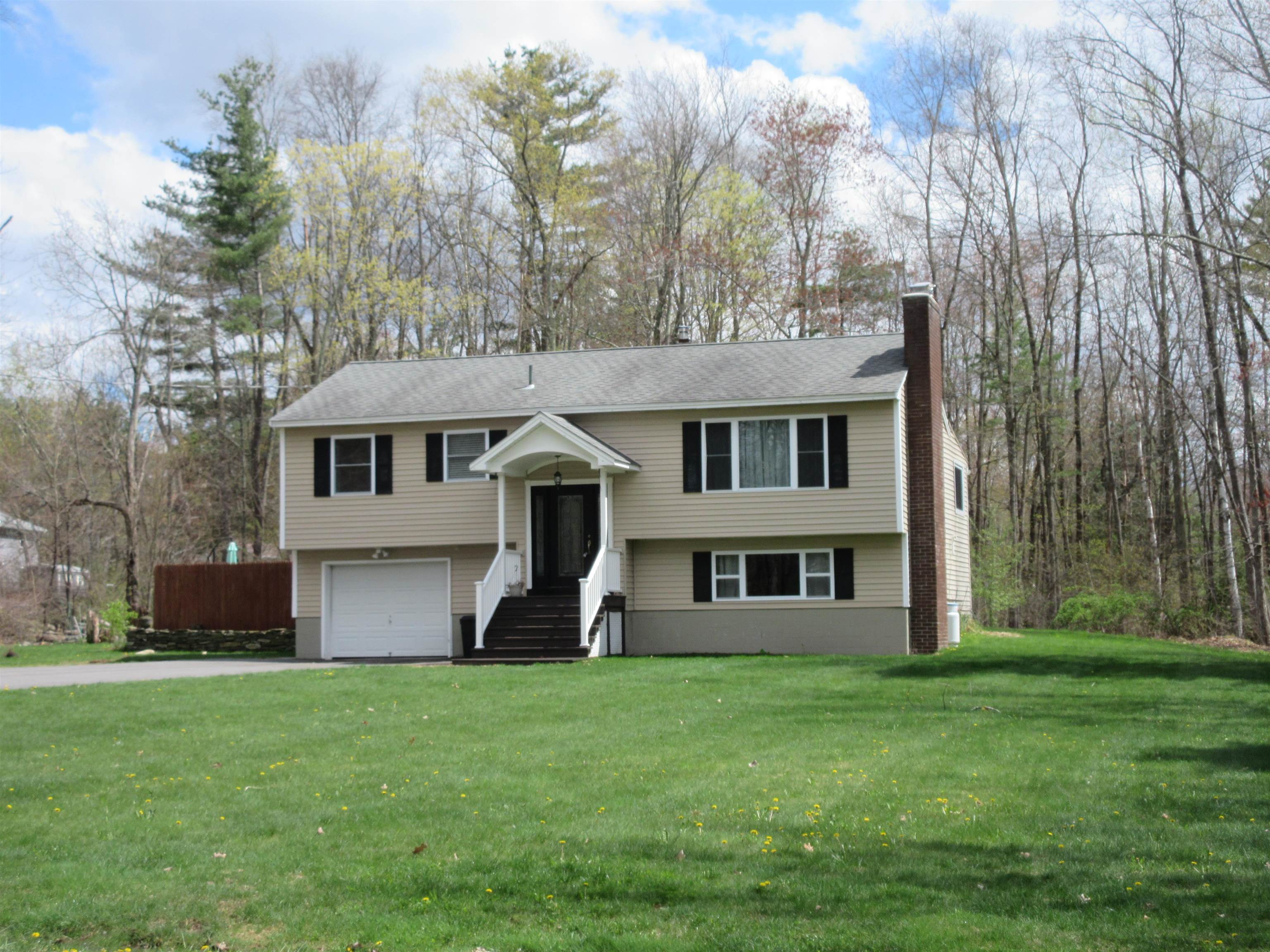 4 Westgate Road Derry, NH 03038 - Photo 3 of 32