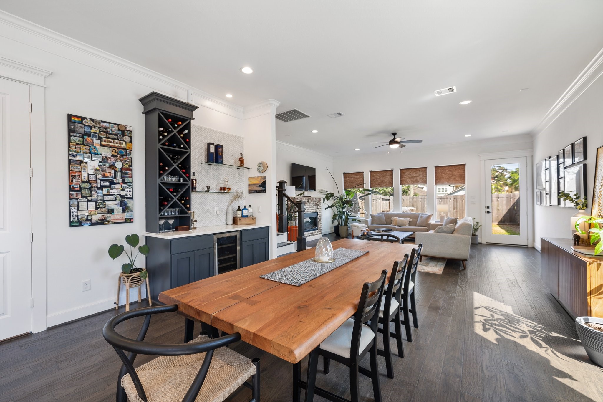 817 West 19th Street Houston, TX 77008 - Photo 8 of 24 Rich engineered hardwoods run throughout the first floor.
