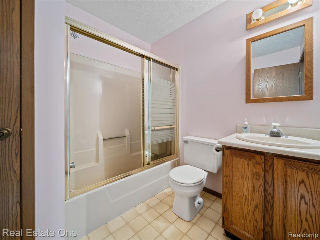 3225 West Marr Road Howell, MI 48855 - Photo 13 of 29