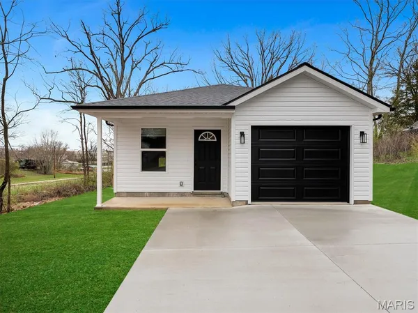 $229,000 | 45 East Oak Street, St. Clair, MO 63077