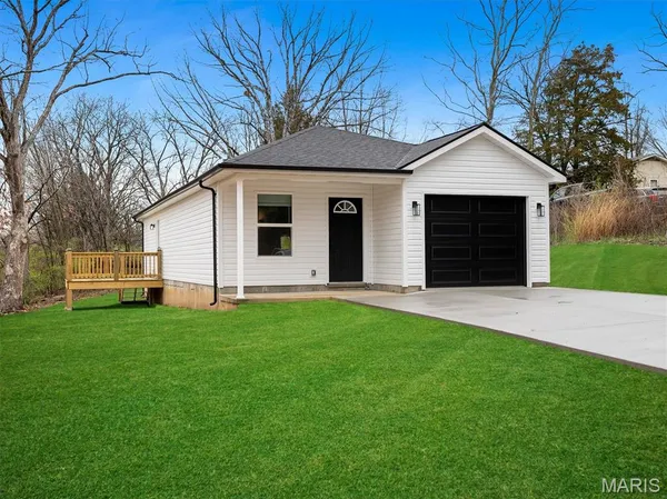 $229,000 | 45 East Oak Street, St. Clair, MO 63077