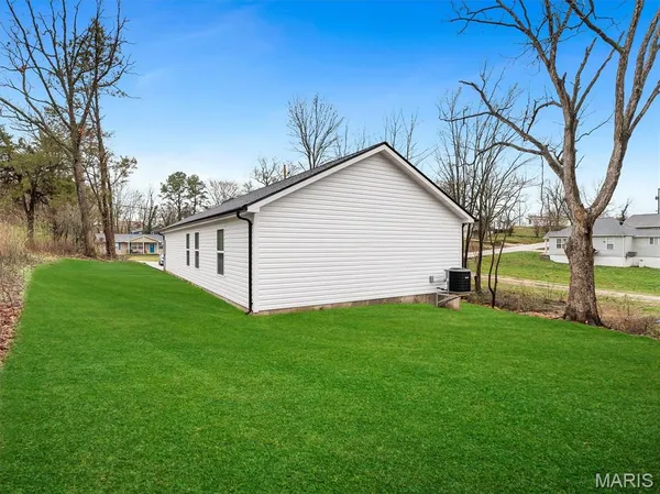 $229,000 | 45 East Oak Street, St. Clair, MO 63077