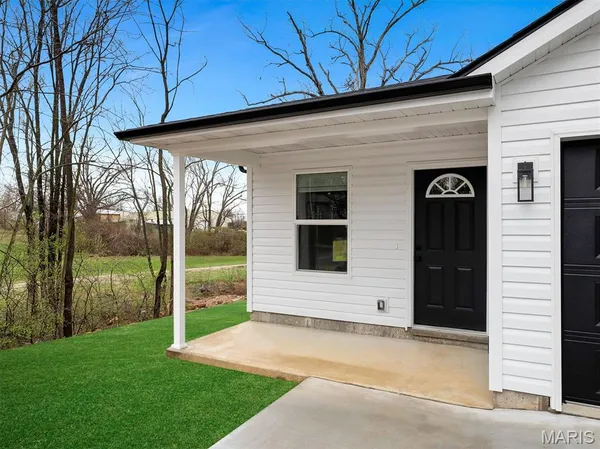 $229,000 | 45 East Oak Street, St. Clair, MO 63077