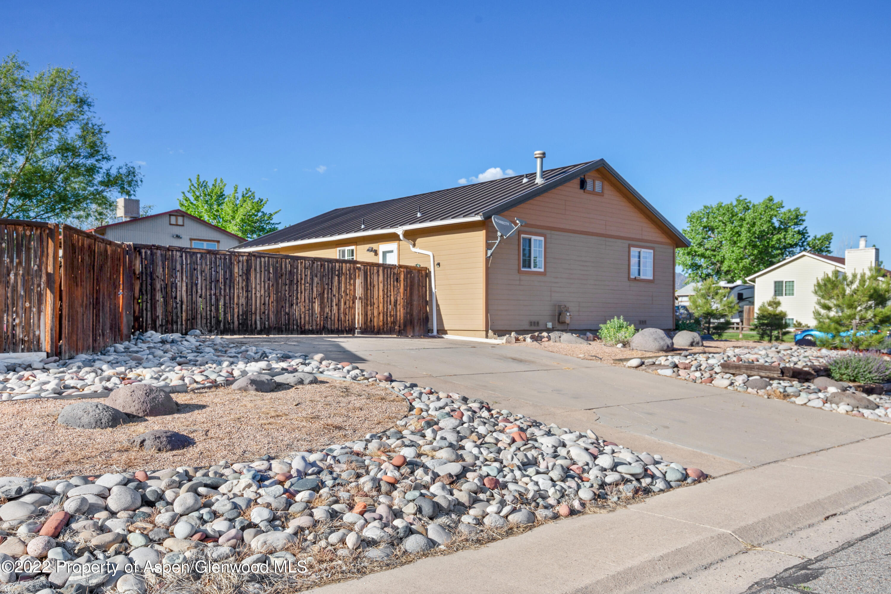 2603 West Avenue Rifle, CO 81650 - Photo 3 of 14 IMG_1130