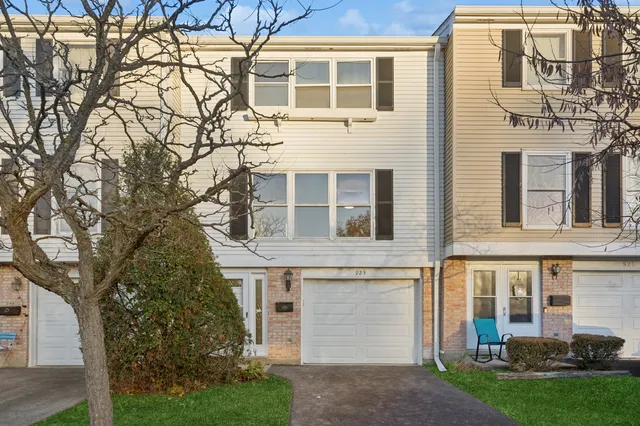 $299,900 | 923 Banbury Court, Schaumburg, IL 60169