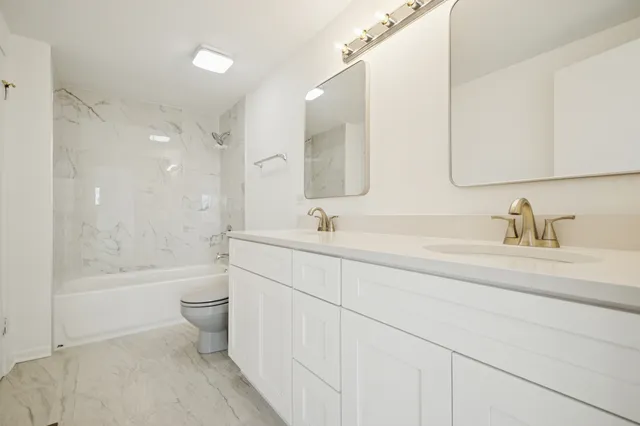 $299,900 | 923 Banbury Court, Schaumburg, IL 60169