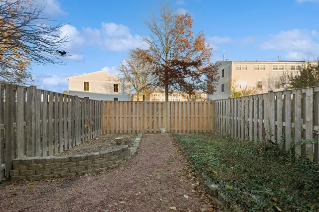 $299,900 | 923 Banbury Court, Schaumburg, IL 60169