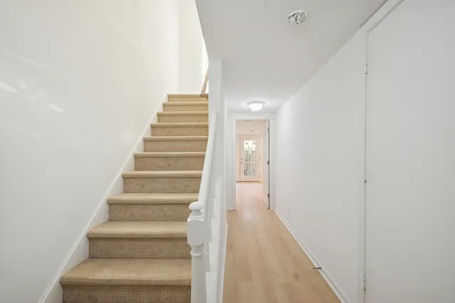 $299,900 | 923 Banbury Court, Schaumburg, IL 60169