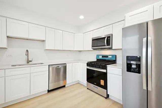 $299,900 | 923 Banbury Court, Schaumburg, IL 60169