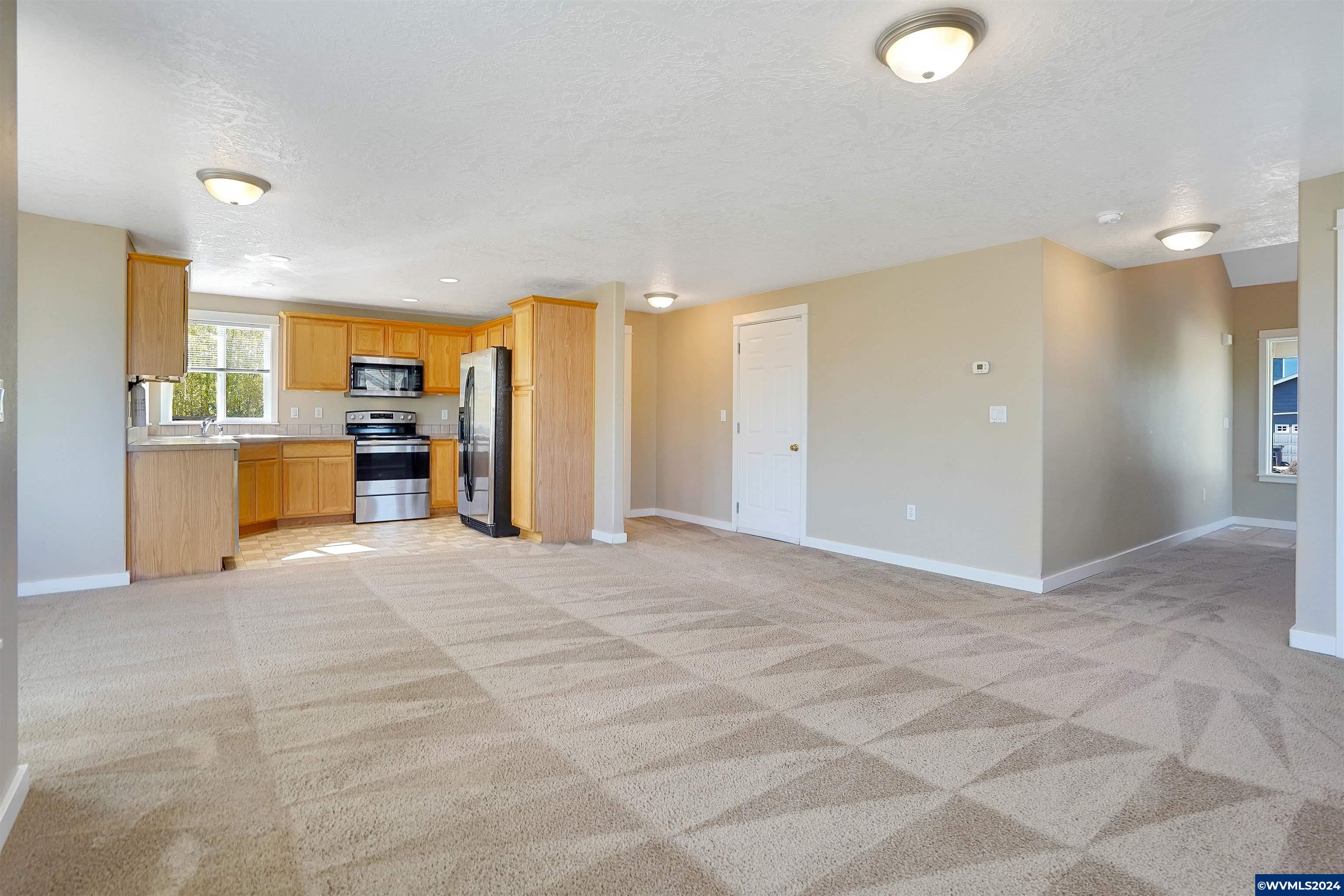4096 Spring Avenue Northeast Albany, OR 97322 - Photo 10 of 39