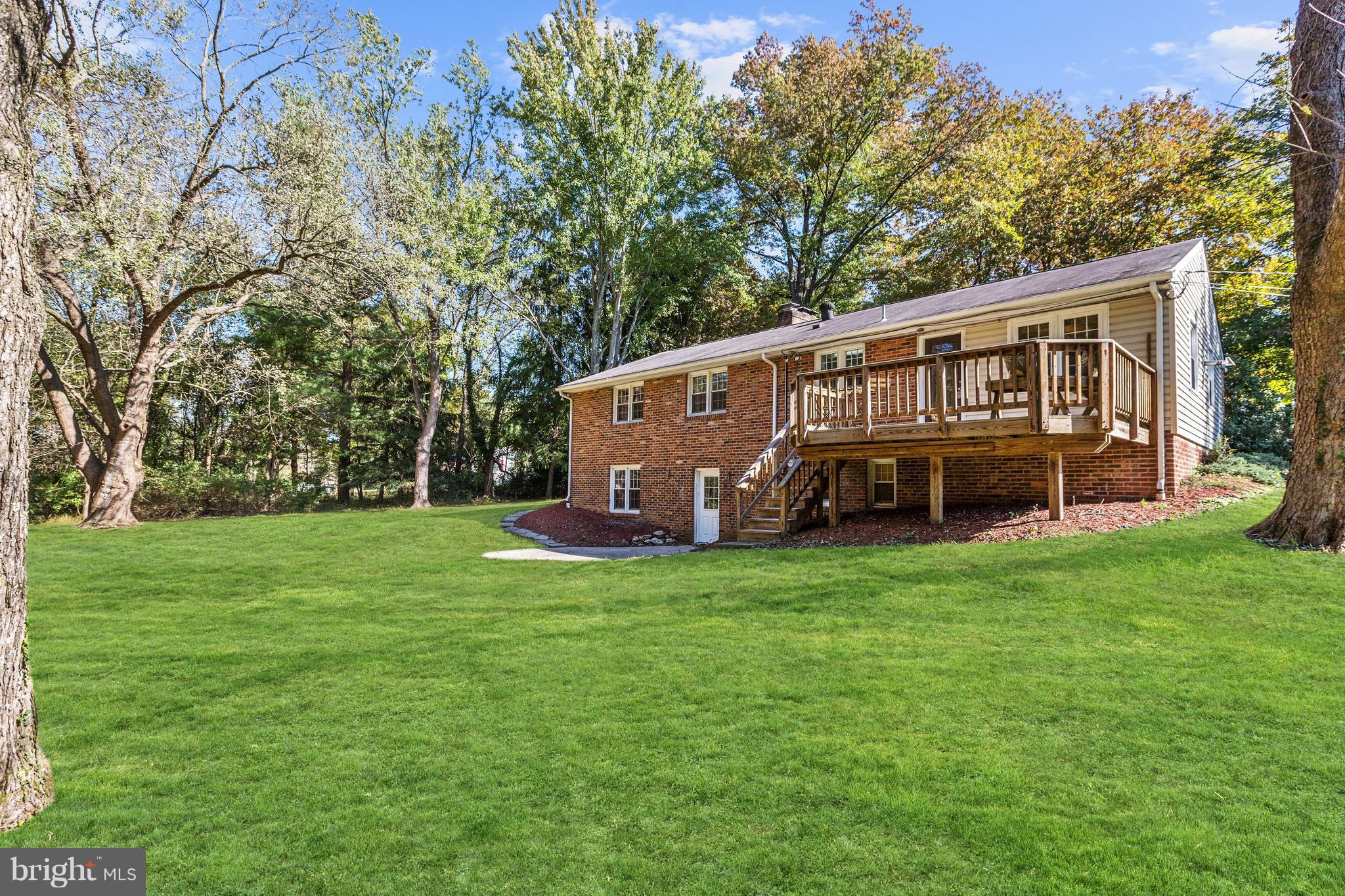18112 Muncaster Road Rockville, MD 20855 - Photo 3 of 35 Exterior (Rear) - Huge Backyard! Add a Fence!