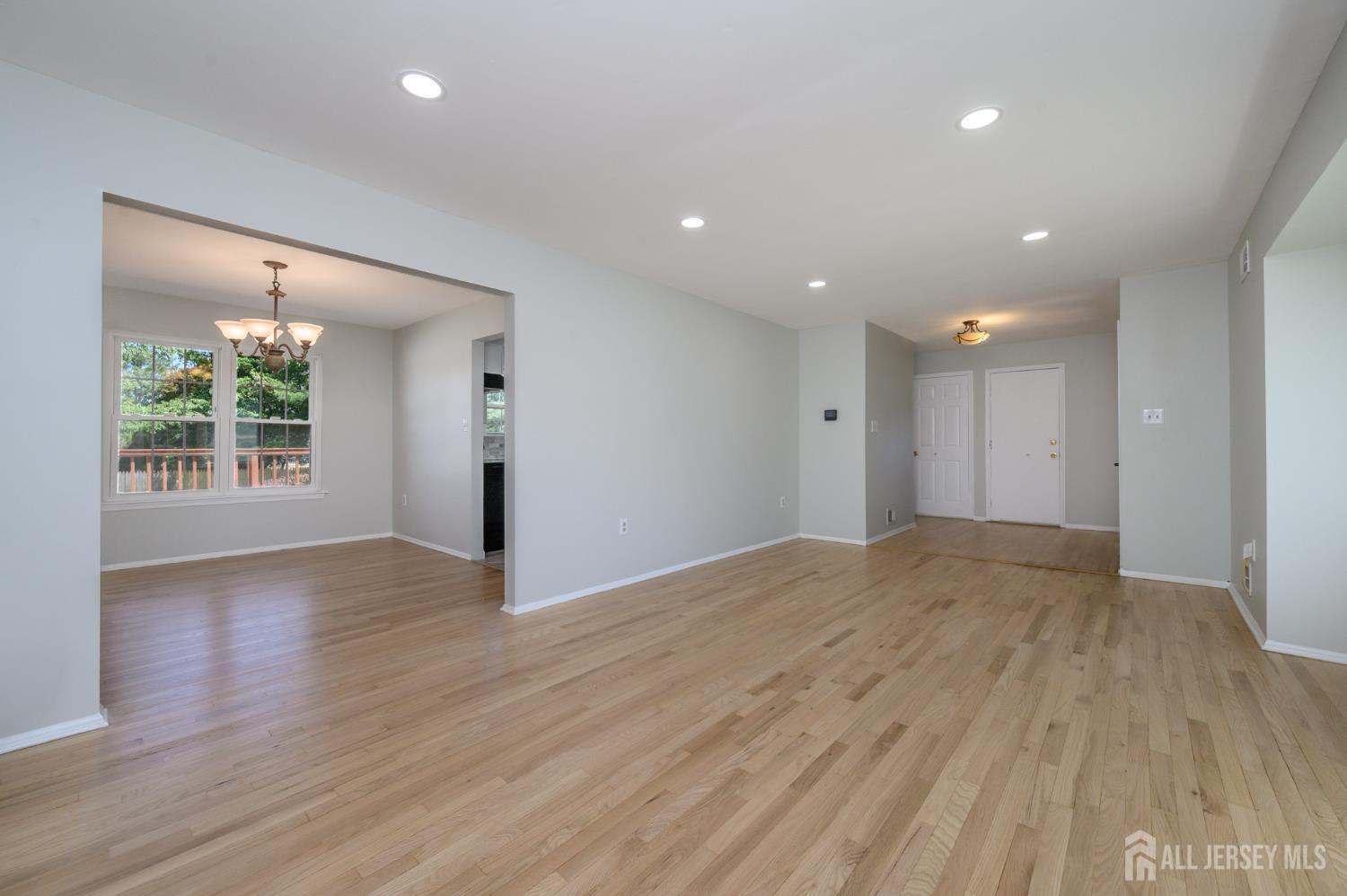 133 Hickory Road Somerset, NJ 08873 - Photo 5 of 45