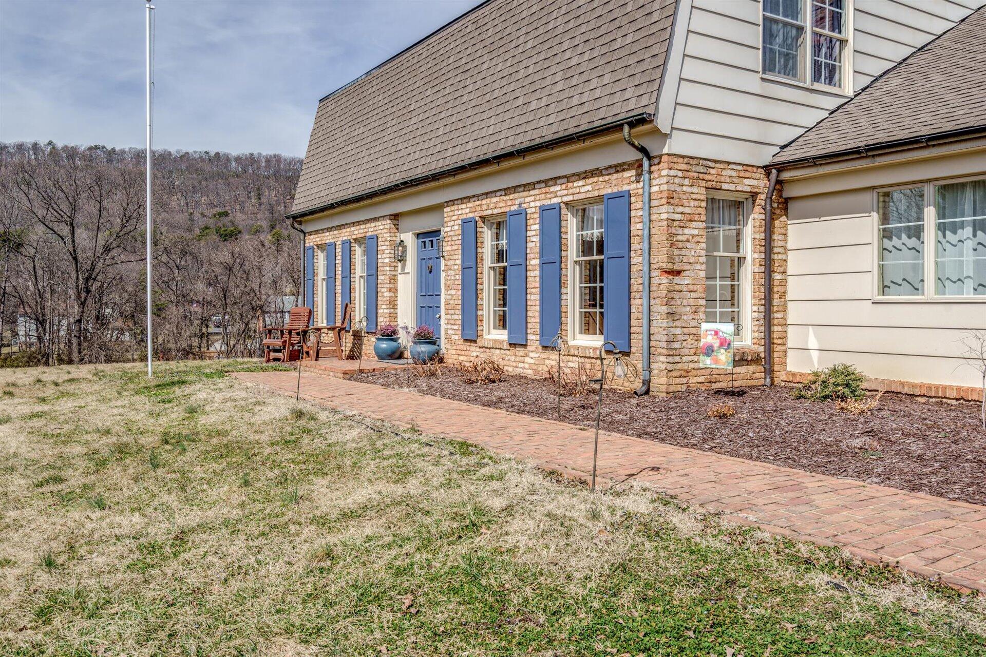 8417 Barrens Road Roanoke, VA 24019 - Photo 5 of 63 04-030920210028