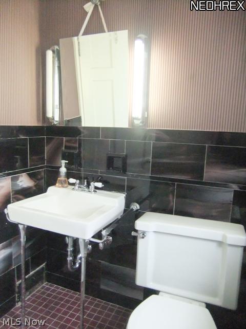 60 Sand Run Road Akron, OH 44313 - Photo 14 of 24 The full bathroom offers tile floors with tile surround...