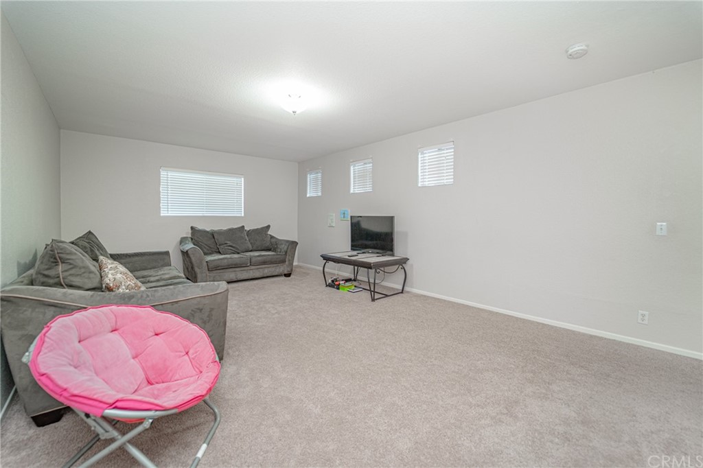 2810 Athens Circle Corona, CA 92882 - Photo 29 of 34 a living room with furniture