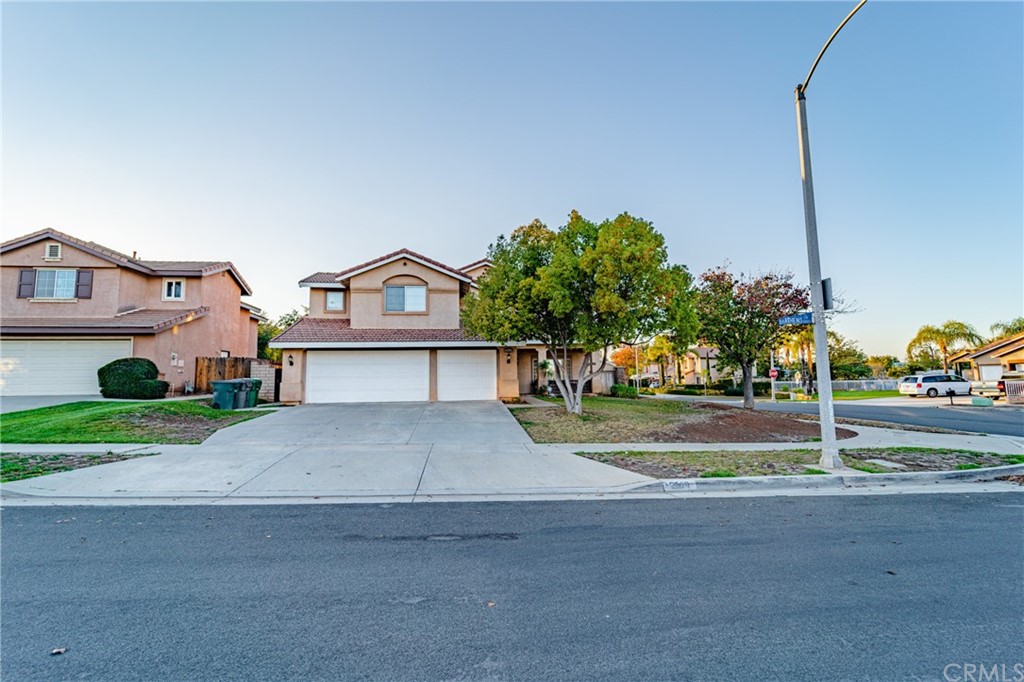 2810 Athens Circle Corona, CA 92882 - Photo 5 of 34 a front view of house with yard and green space
