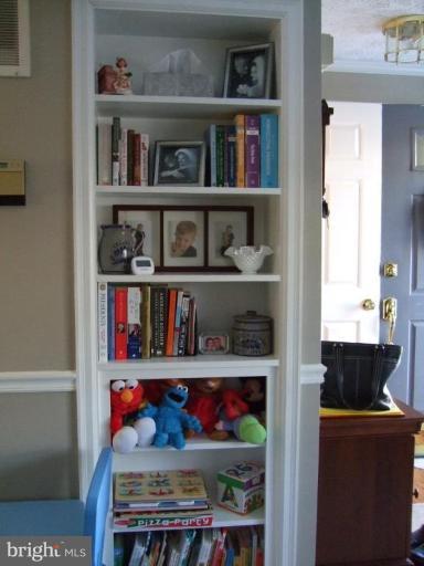 111 Cross Ridge Court Stafford, VA 22554 - Photo 9 of 23 a room with lots of books and a shelf