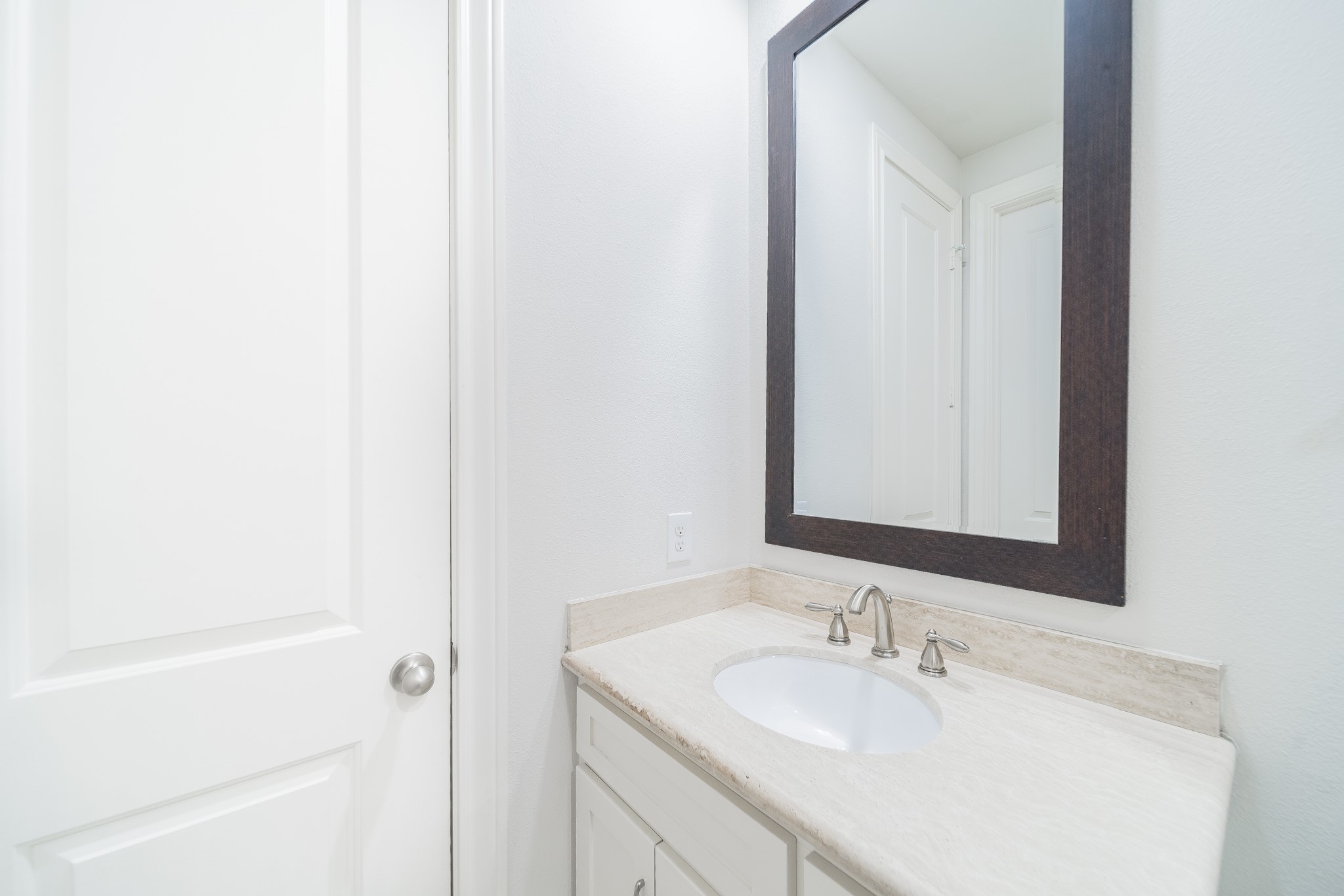 2426 Bevis Street Houston, TX 77008 - Photo 24 of 25 a bathroom with a sink and a mirror