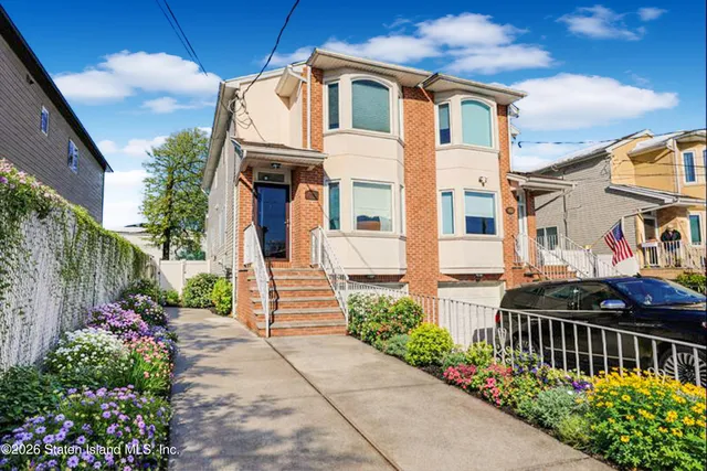 $949,000 | 165 Sommer Avenue | Bulls Head