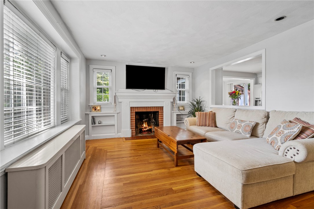 54 Horse Neck Road Warwick, RI 02889 - Photo 5 of 45 Gallery Image 5