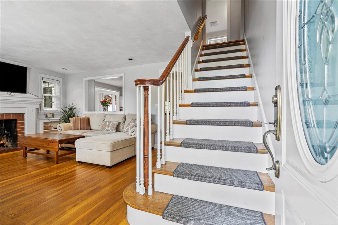 54 Horse Neck Road Warwick, RI 02889 - Photo 8 of 45 Gallery Image 8