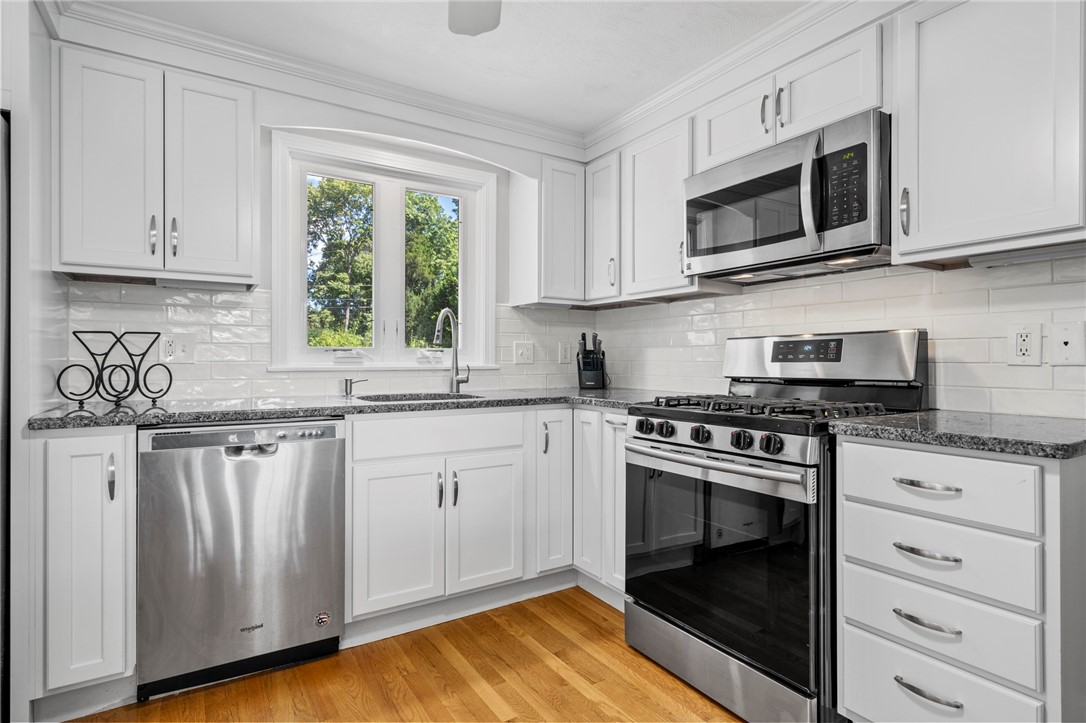 54 Horse Neck Road Warwick, RI 02889 - Photo 9 of 45 Gallery Image 9