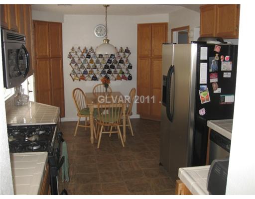 1406 Pathfinder Road Henderson, NV 89014 - Photo 2 of 9 Kitchen.