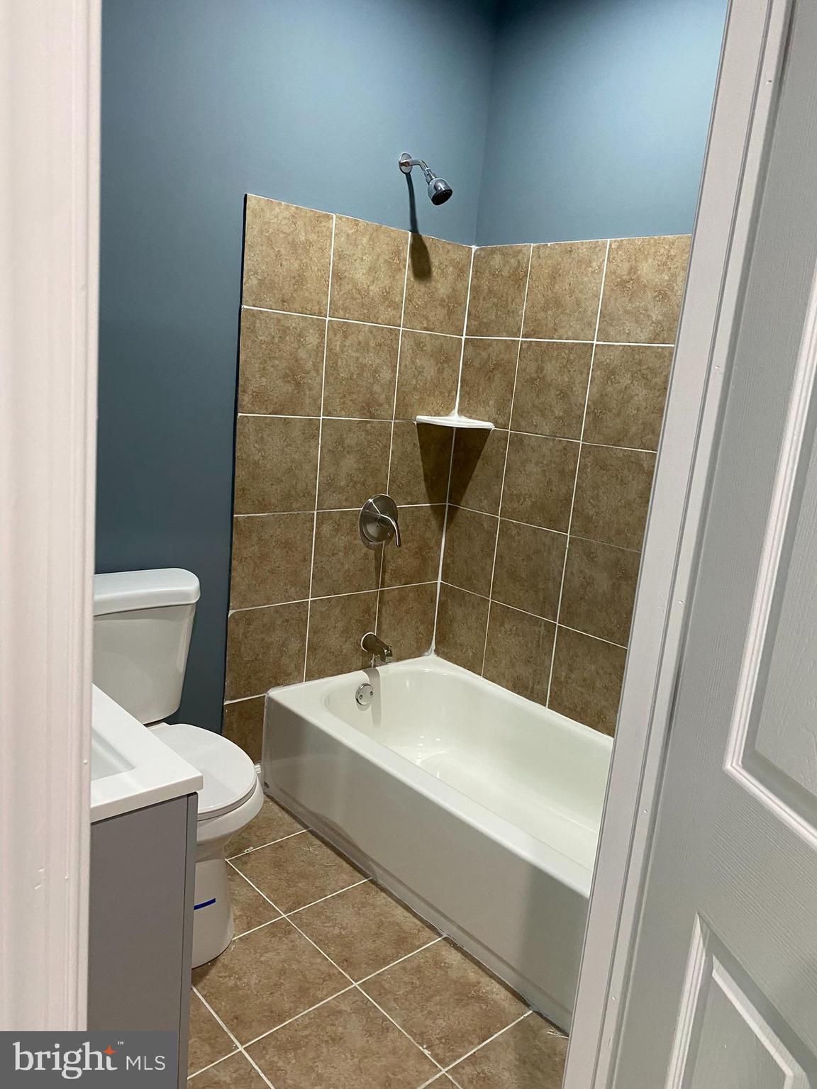 4652 York Road Baltimore, MD 21212 - Photo 15 of 20 a bathroom with a sink a toilet and bathtub