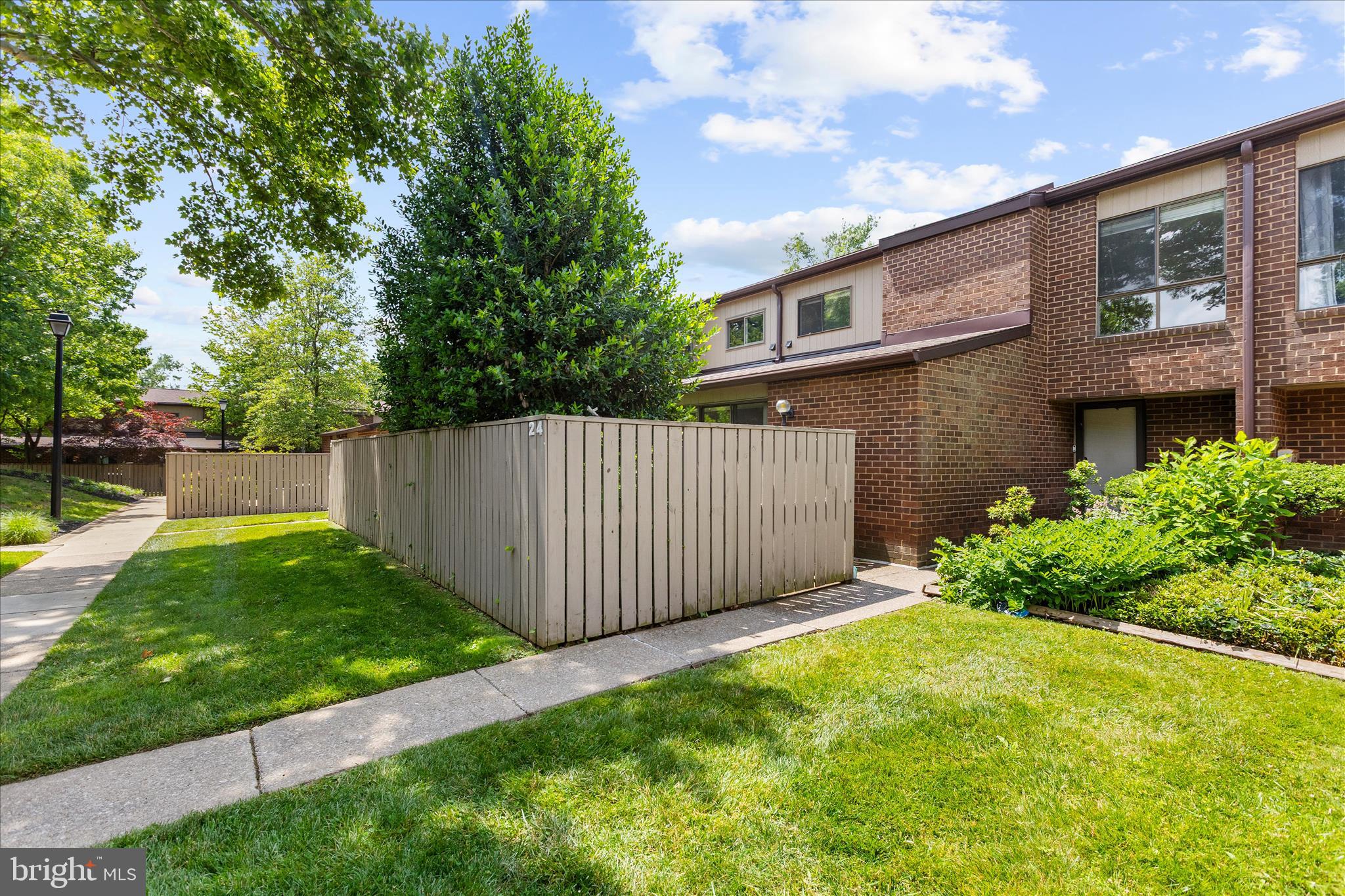 24 Fencepost Court, Unit G Baltimore, MD 21208 - Photo 3 of 54