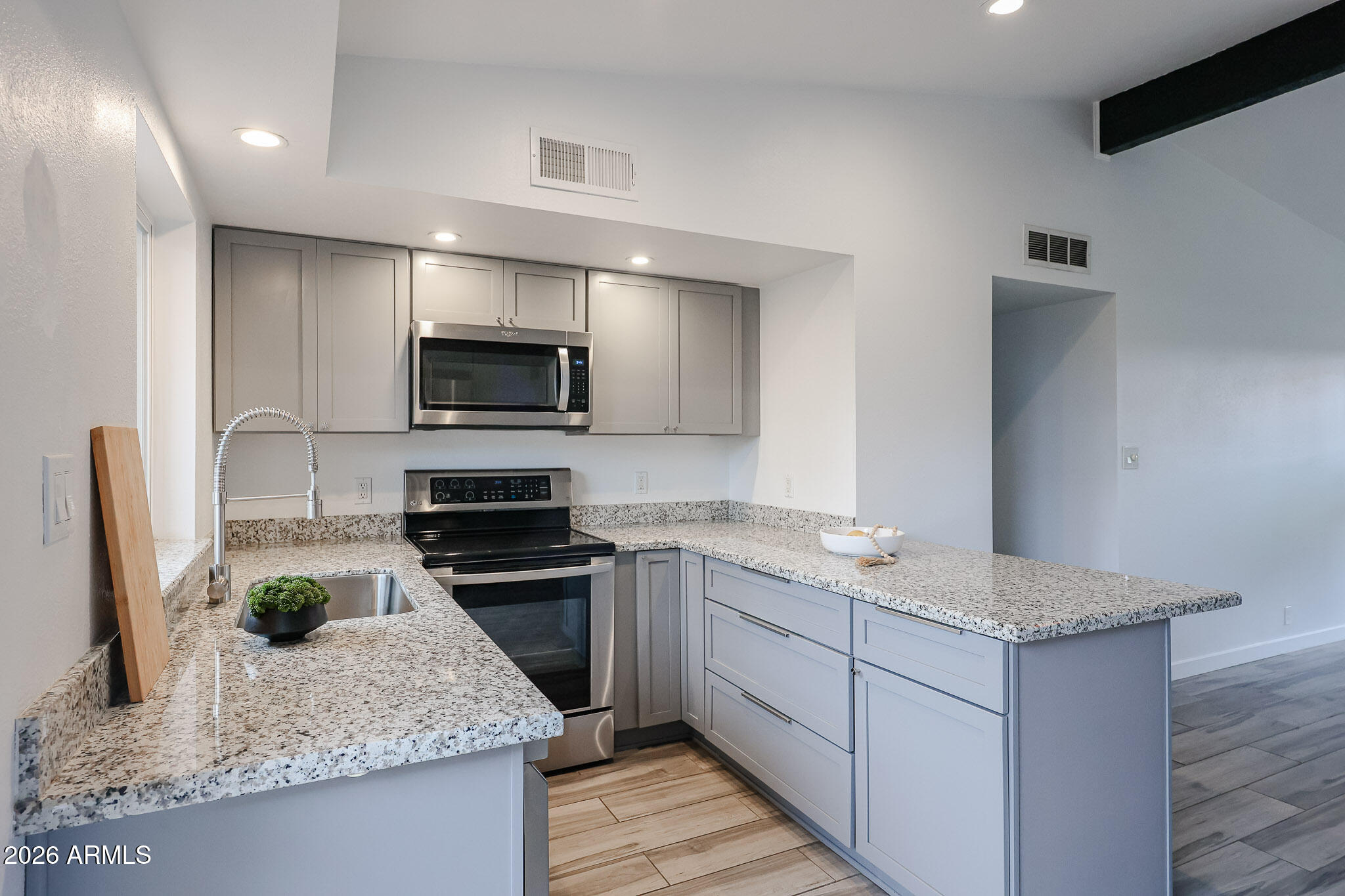 1320 East Bethany Home Road, Unit 62 Phoenix, AZ 85014 - Photo 21 of 35 Kitchen