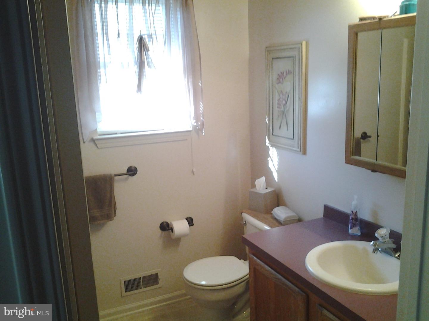 28 Wakefield Road Atco, NJ 08004 - Photo 17 of 23 Bathroom