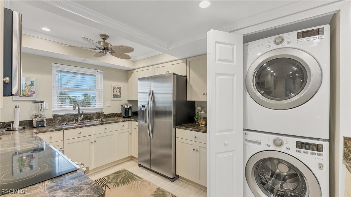 2700 North Beach Road, Unit B205 Englewood, FL 34223 - Photo 18 of 47 a view of a kitchen with sink washer and dryer