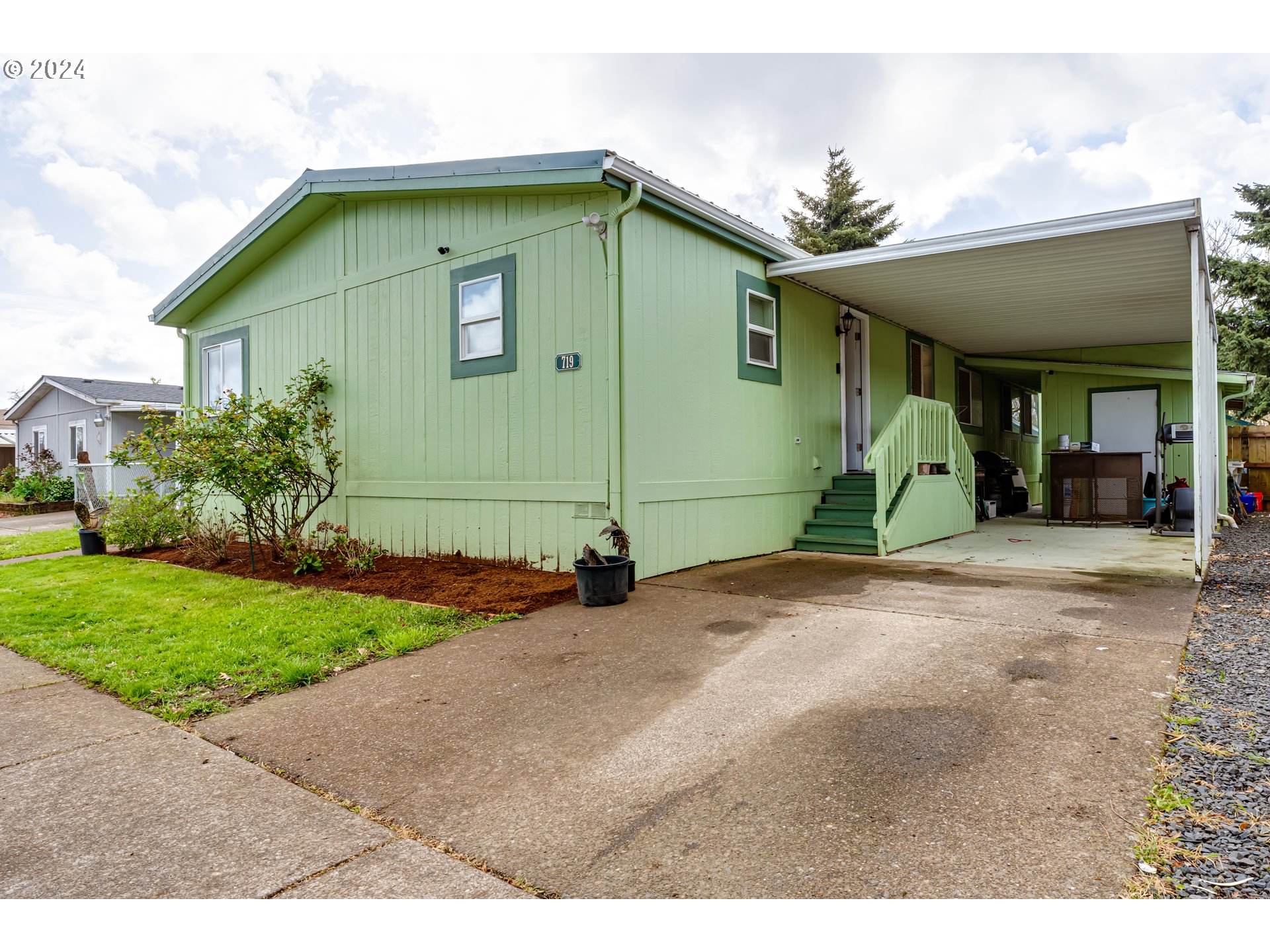 719 Lochaven Avenue Springfield, OR 97477 - Photo 1 of 24 Gallery Image 1