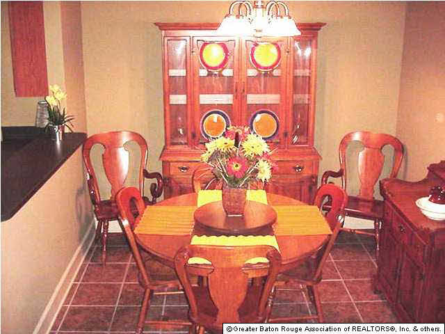 155 Aspen Square, Unit 30 Denham Springs, LA 70726 - Photo 2 of 4