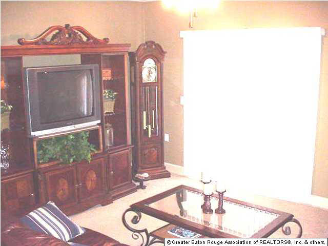 155 Aspen Square, Unit 30 Denham Springs, LA 70726 - Photo 3 of 4