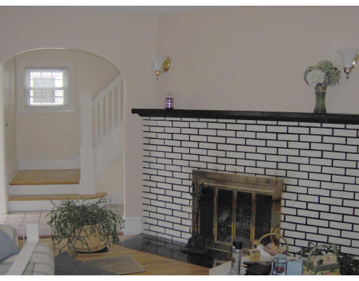 67 Webber Street Springfield, MA 01108 - Photo 2 of 10 a front view of a house