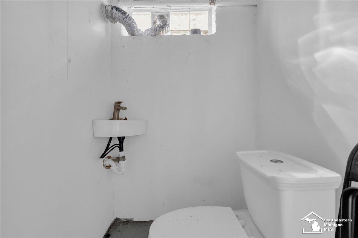18210 Santa Rosa Drive Detroit, MI 48221 - Photo 24 of 31 50168531-342b6bb5-78c7-4cb2-9039-3d0b7940f4ae.JPG