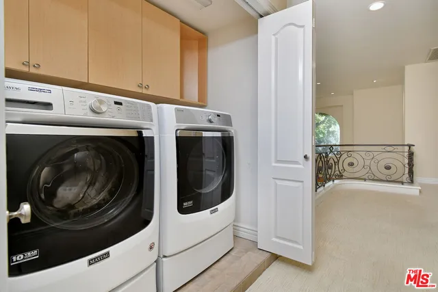 a view of empty room with front door