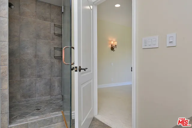 a view of livingroom with furniture