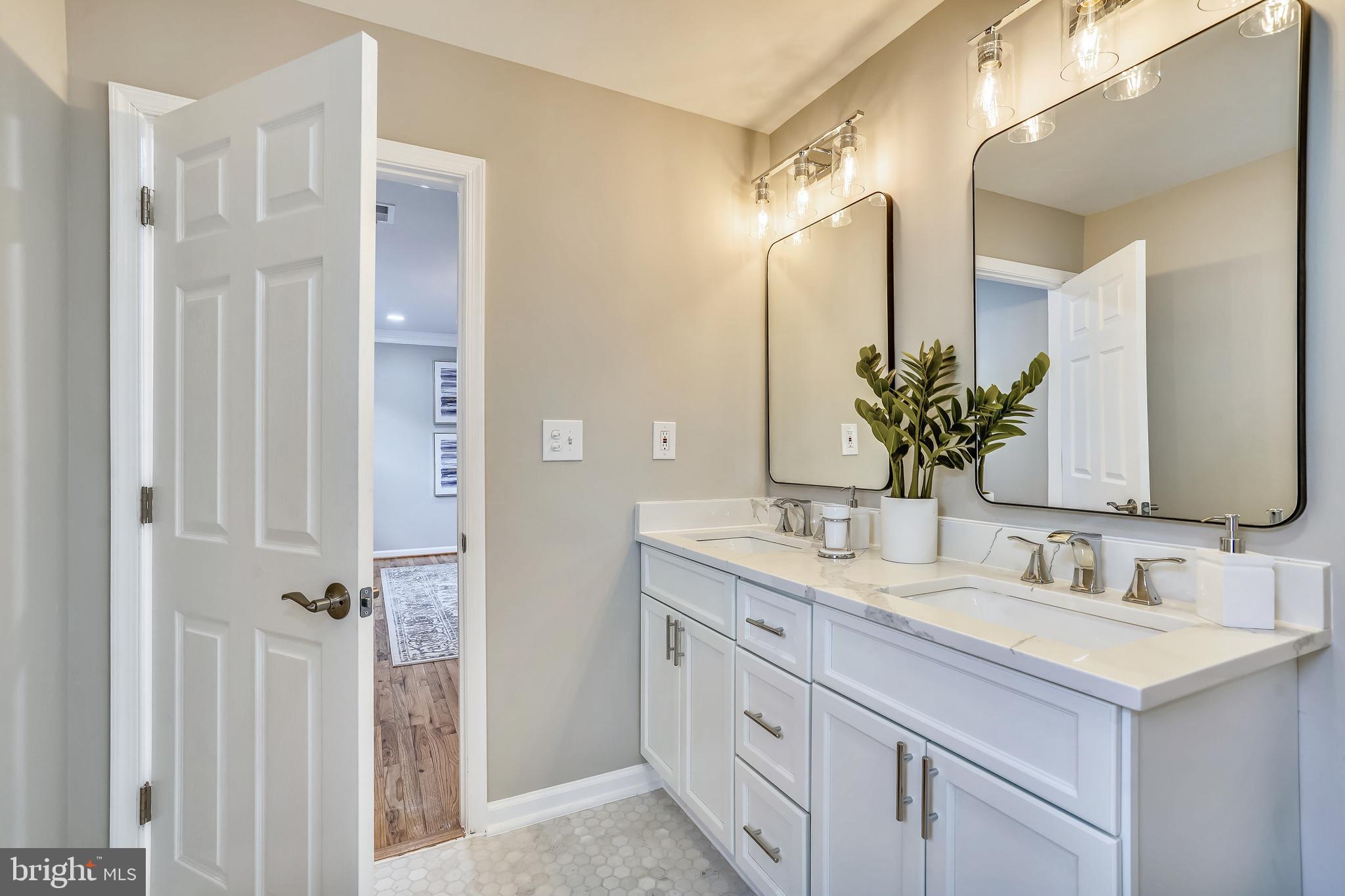 1255 Beverly Road McLean, VA 22101 - Photo 21 of 37 Primary Bath