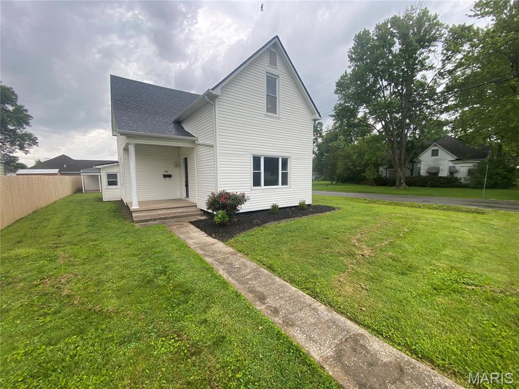 841 North Franklin Street Staunton, IL 62088 - Photo 1 of 27