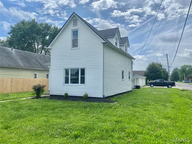 $210,000 | 841 North Franklin Street, Staunton, IL 62088